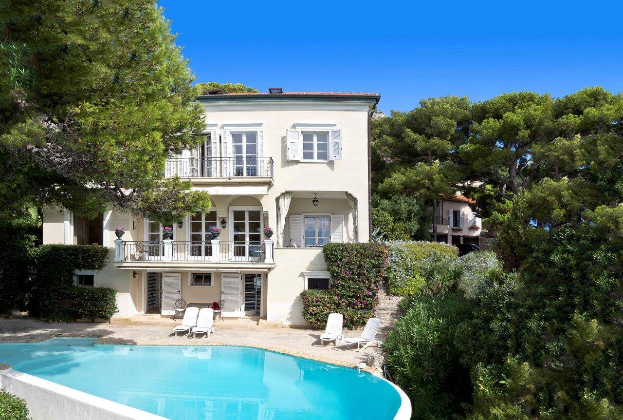 SOLE AGENT | 500M² WATERFRONT VILLA ON THE ROCKS OF CAP D’AIL - Photo 2