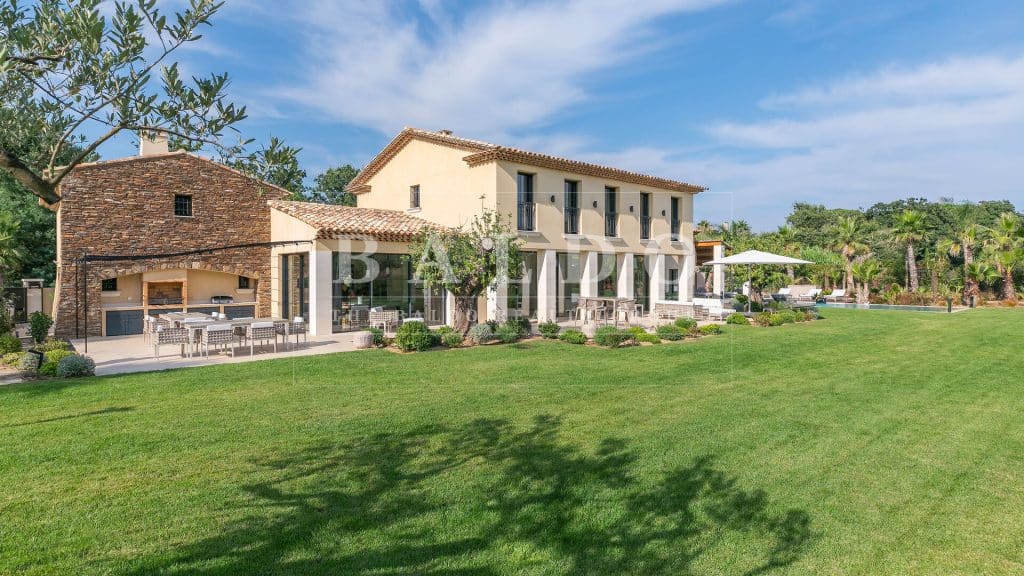 WONDERFUL VILLA WITH POOL FOR RENT IN SAINT TROPEZ