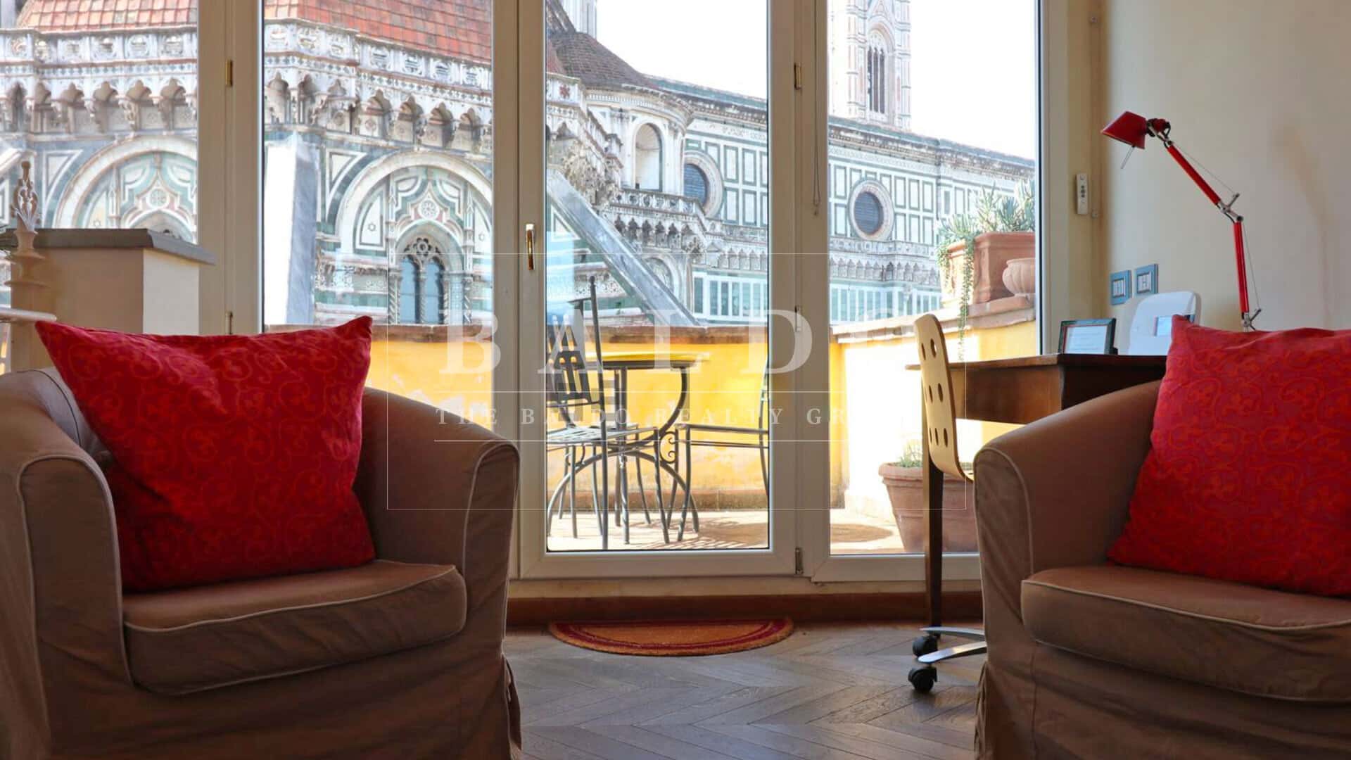 FLORENCE – 250 SQM APARTMENT WITH DUOMO VIEW - Photo 2