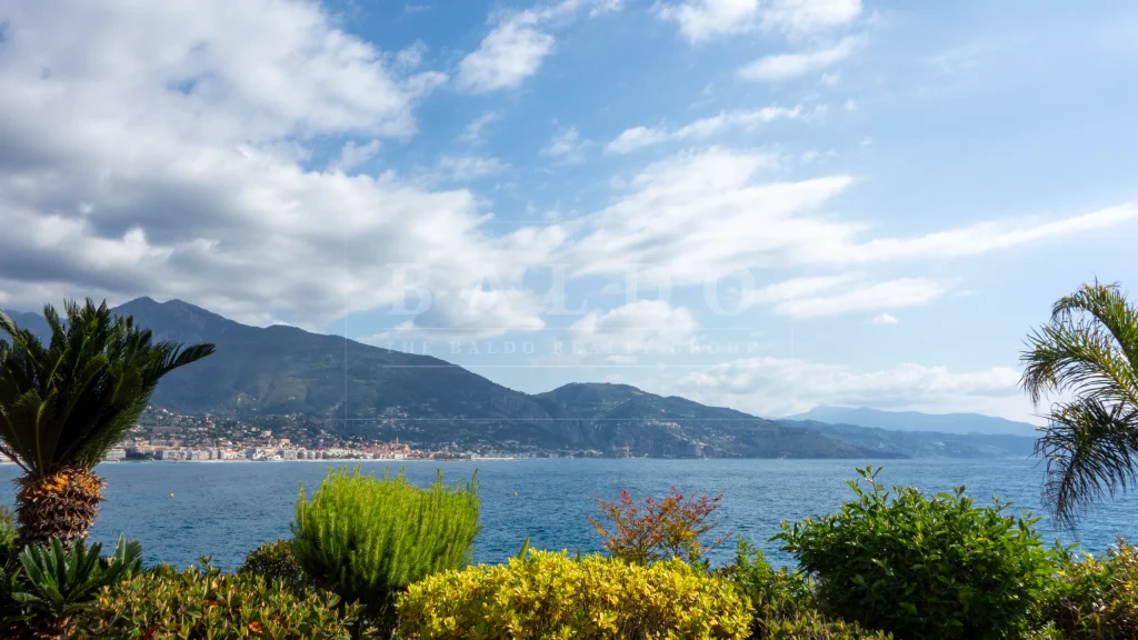 A Waterfront Blank Canvas on the Côte d’Azur
