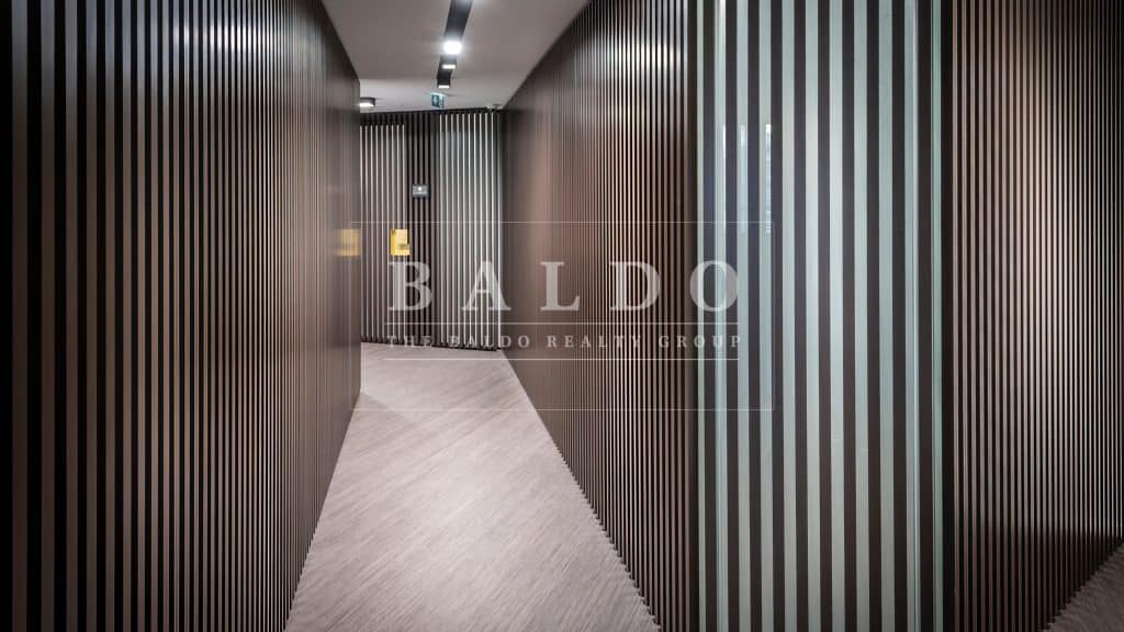 ENORME SPAZIO COMMERCIALE CON 35 UFFICI