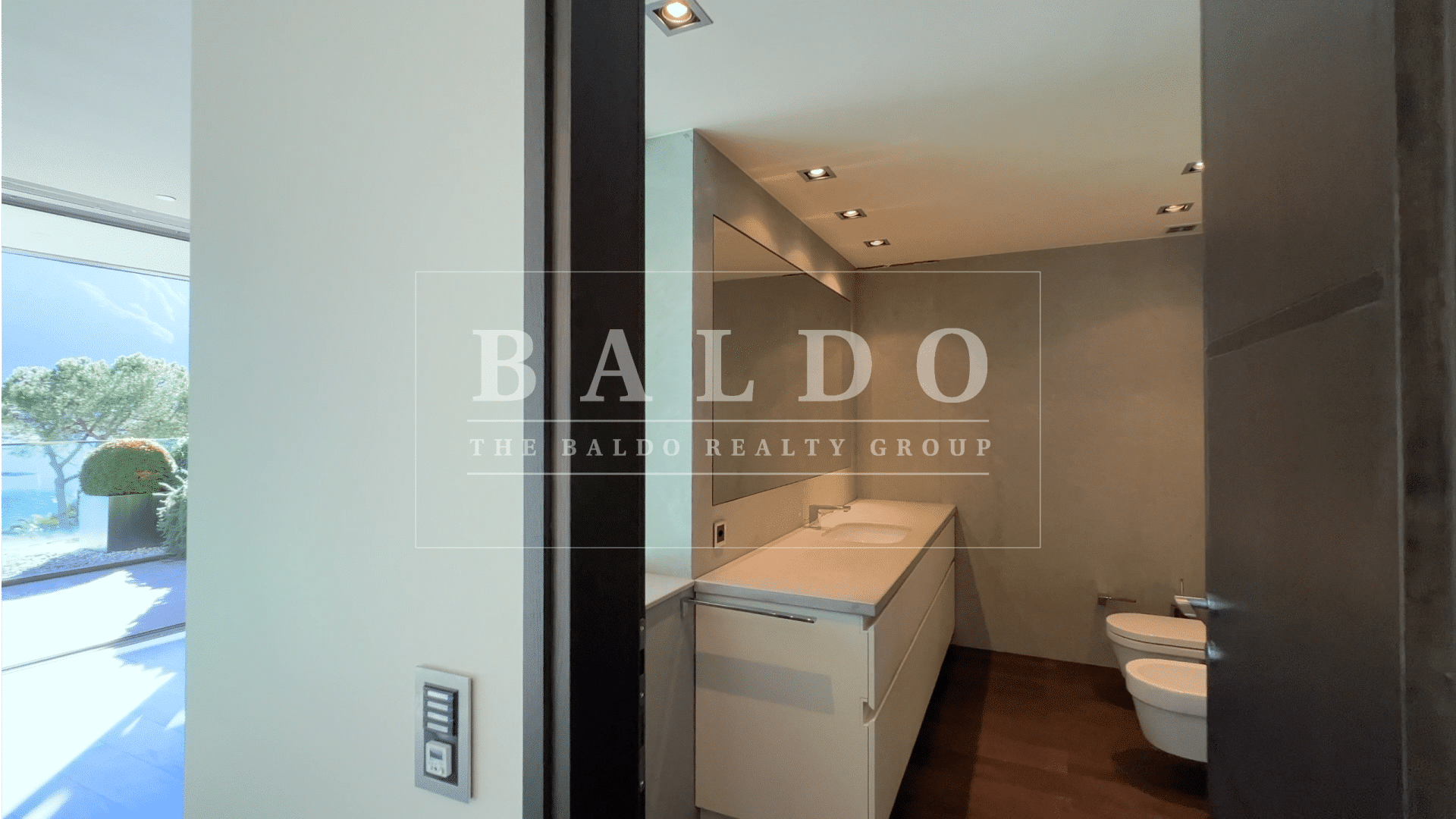 STUNNING APARTMENT ON LAKE LUGANO