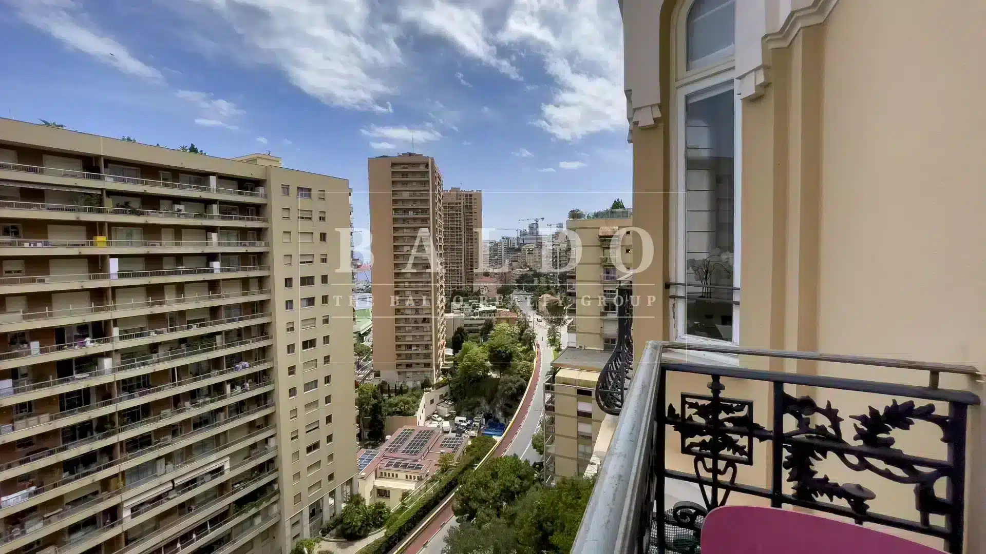 Large Bourgeois Apartment in La Rousse