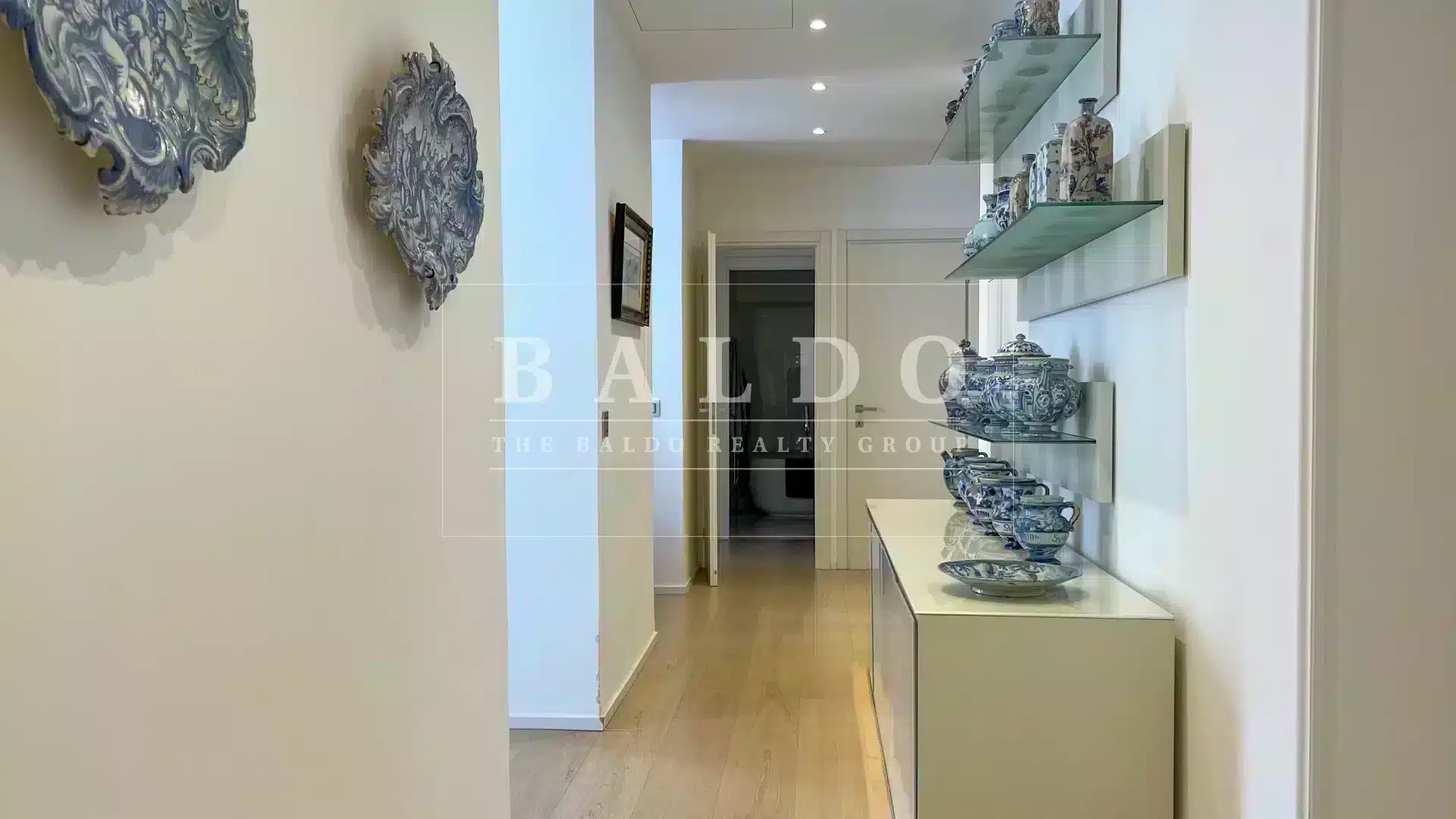 Large Bourgeois Apartment in La Rousse