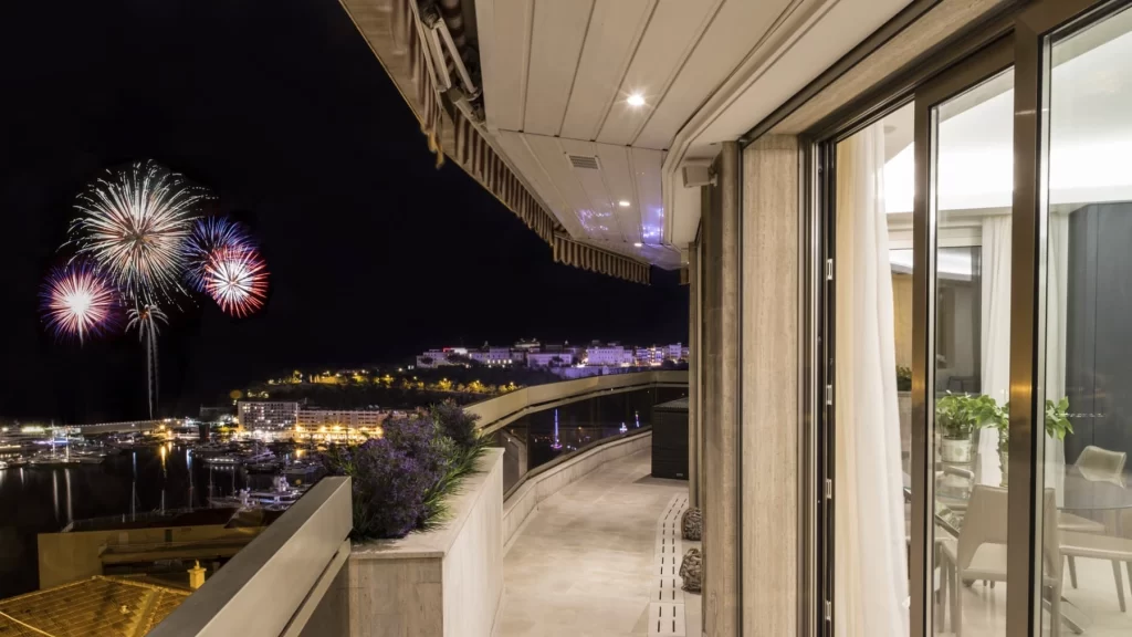 HARBOUR LIGHT PALACE