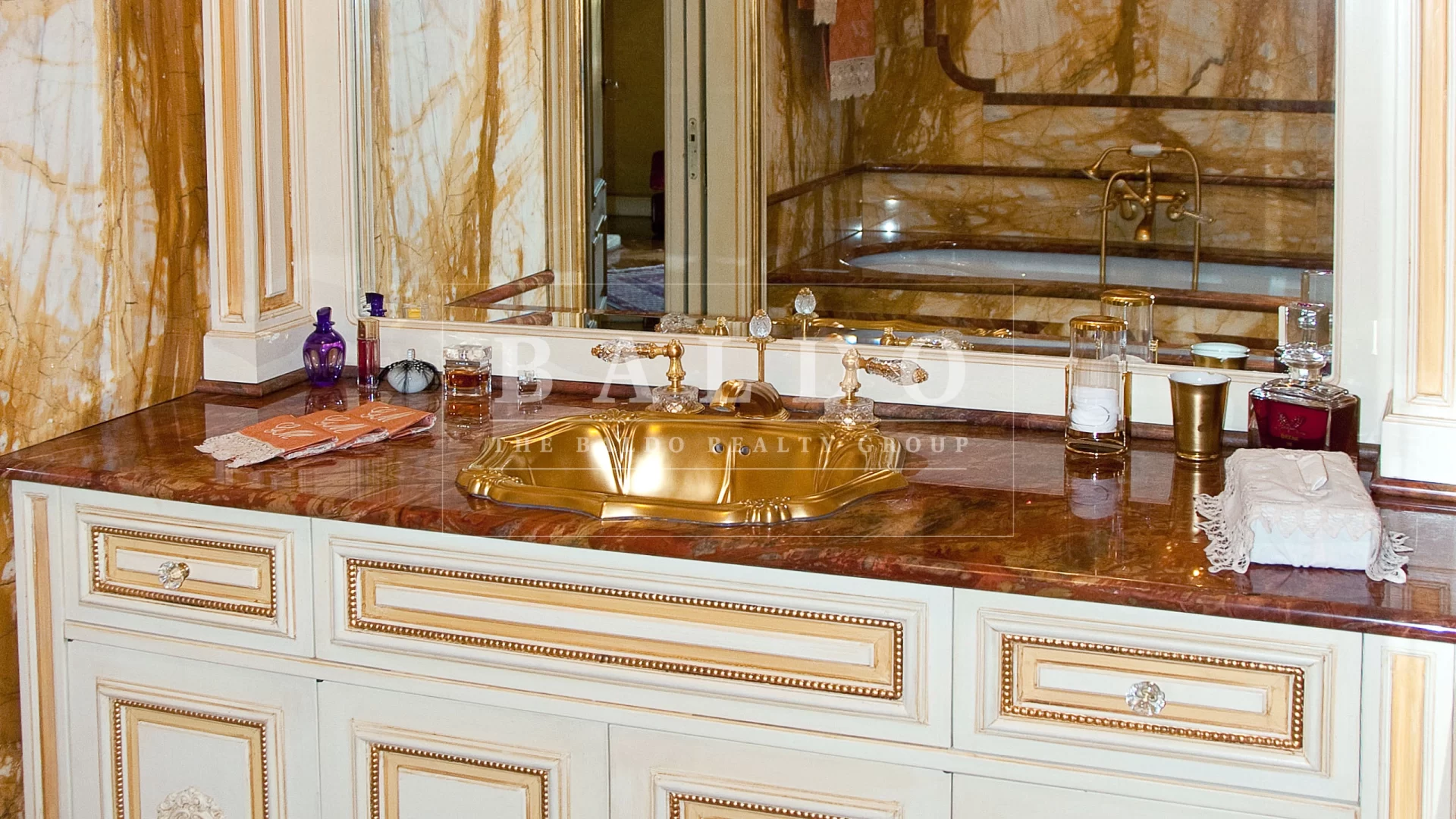 GRAND PENTHOUSE CLASSIQUE À TURIN