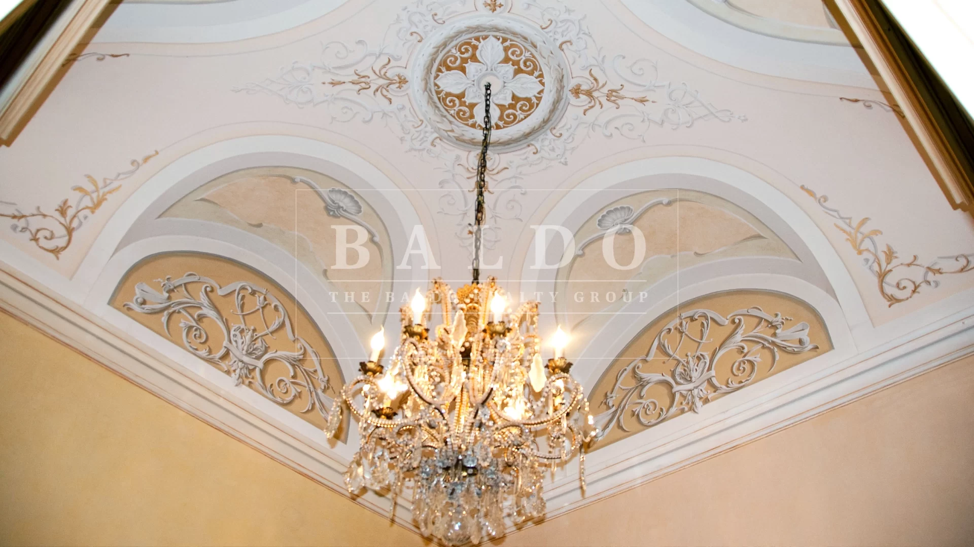 GRAND PENTHOUSE CLASSIQUE À TURIN