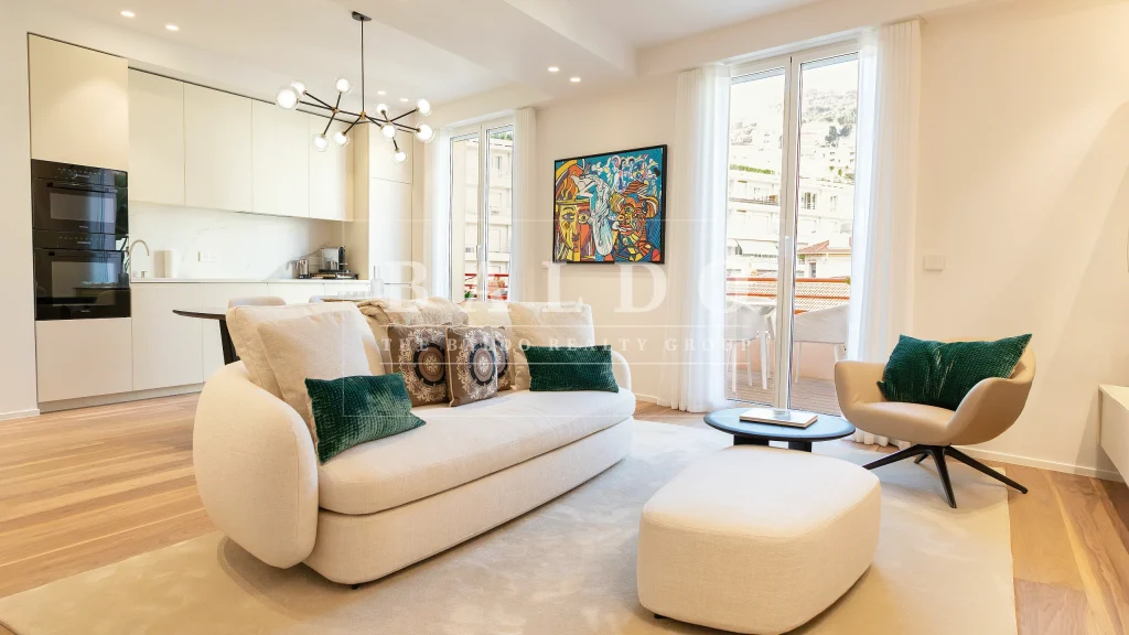 APPARTEMENT RÉNOVÉ À MONTE CARLO