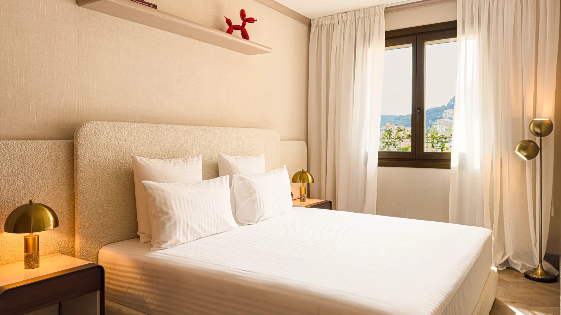 EXCLUSIF: CHARMANT APPARTEMENT AU DERNIER ÉTAGE DE FONTVIEILLE