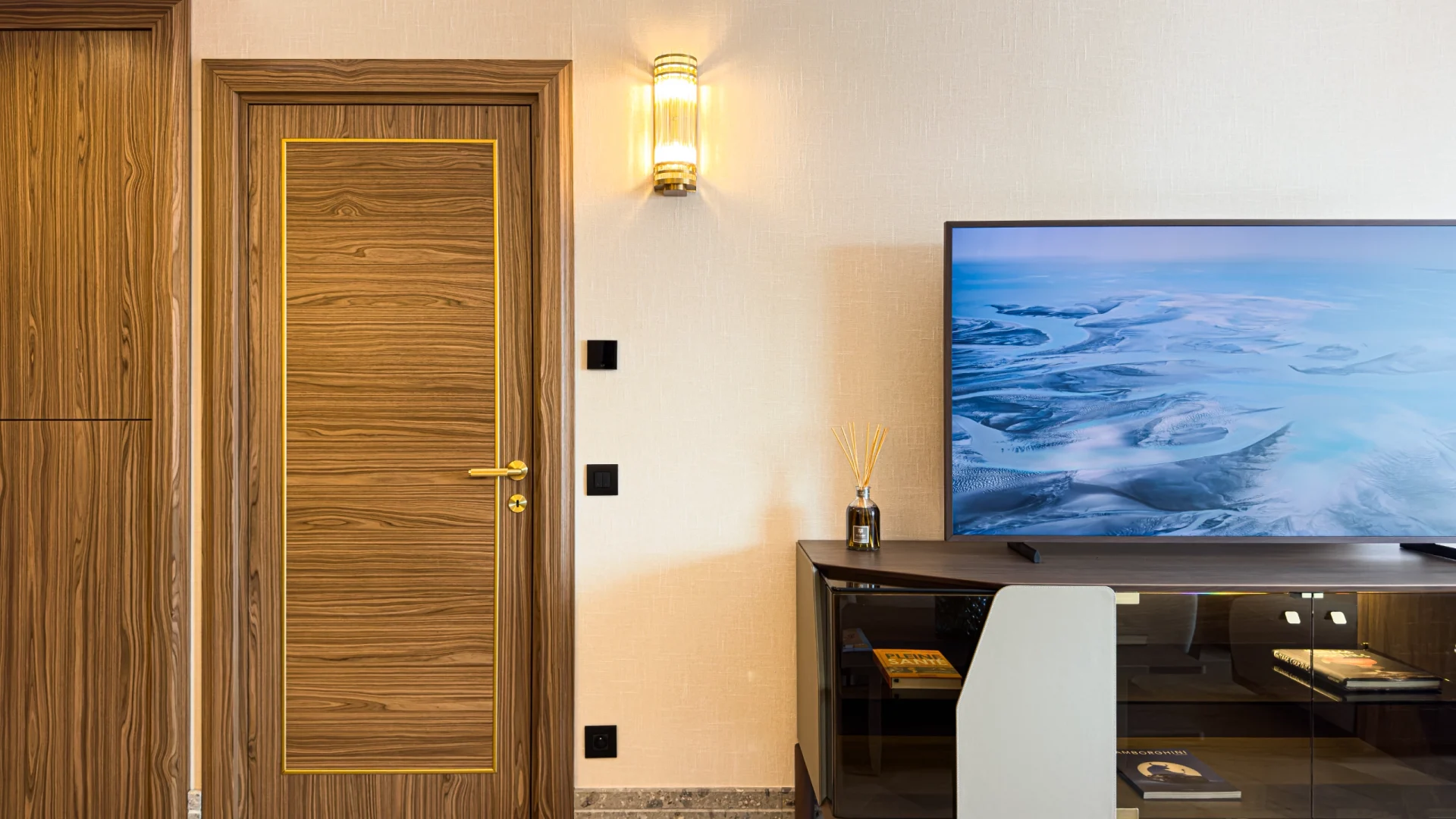 EXCLUSIF: CHARMANT APPARTEMENT AU DERNIER ÉTAGE DE FONTVIEILLE
