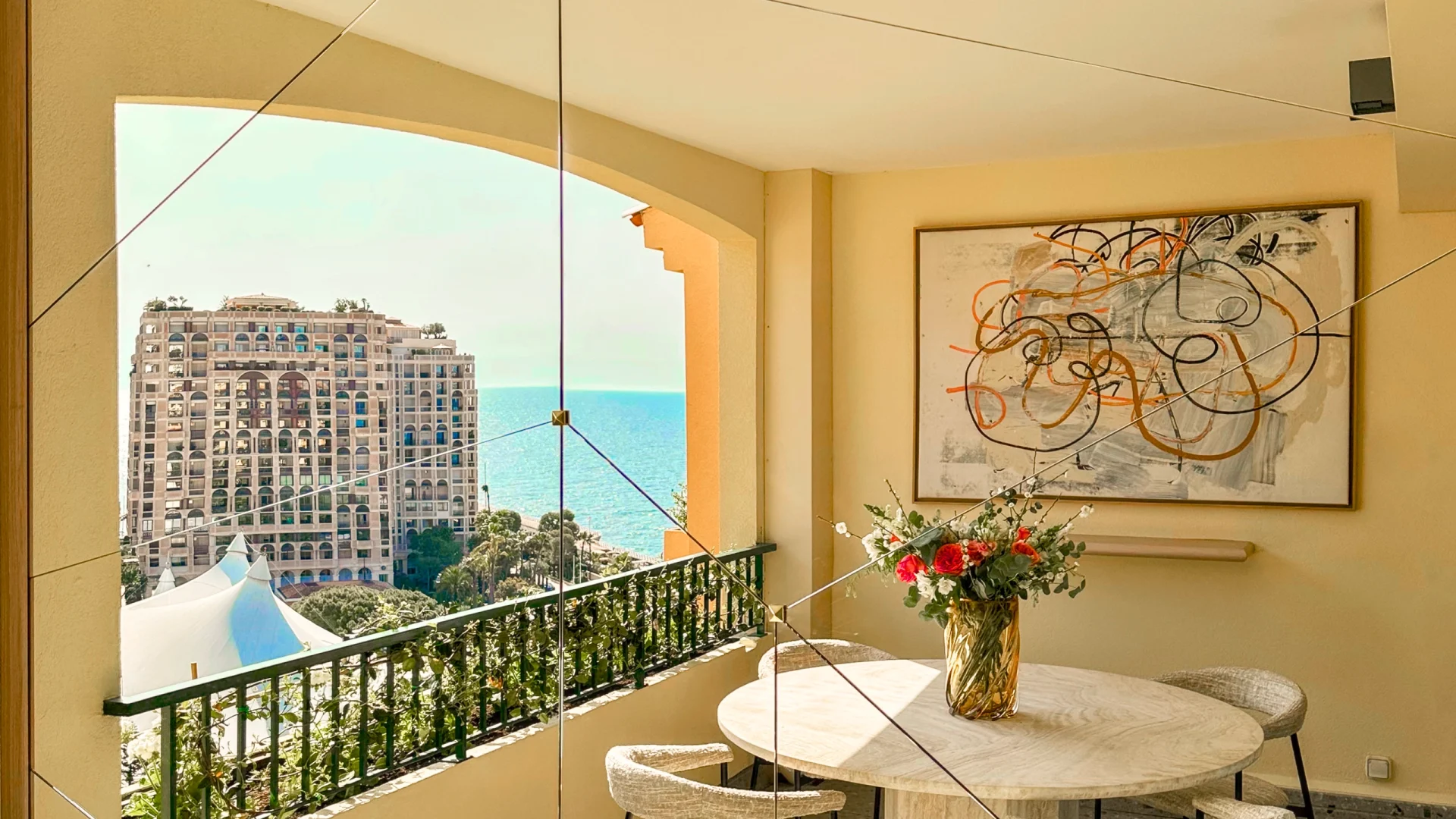 EXCLUSIF: CHARMANT APPARTEMENT AU DERNIER ÉTAGE DE FONTVIEILLE