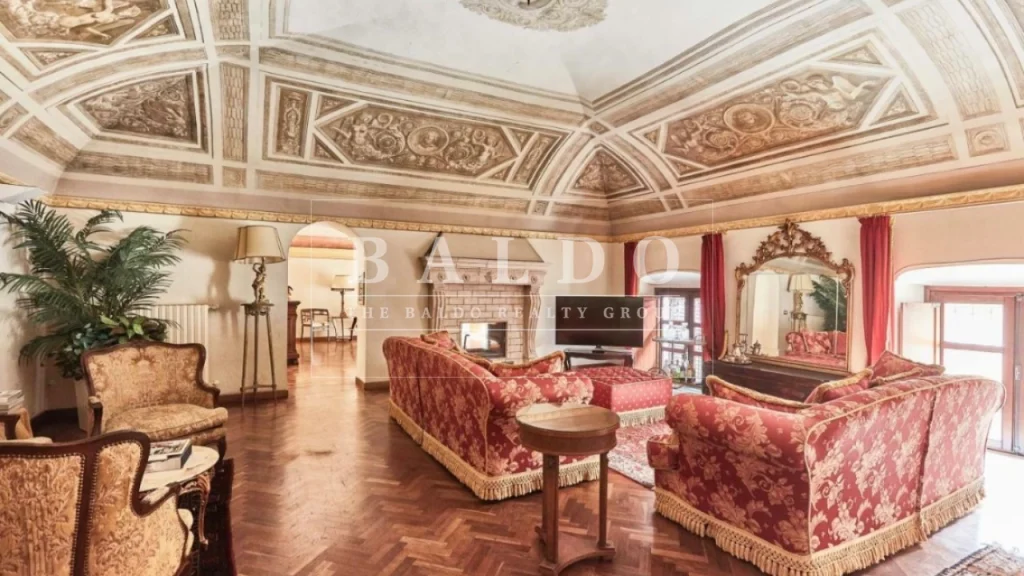 ЭКСКЛЮЗИВ: ЗНАМЕНИТАЯ ИСТОРИЧЕСКАЯ КВАРТИРА В ЦЕНТРЕ ТУРИНА