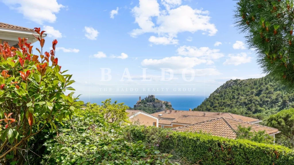 CHARMING APARTMENT WITH PRIVATE GARDEN AND OPEN VIEWS IN ÈZE