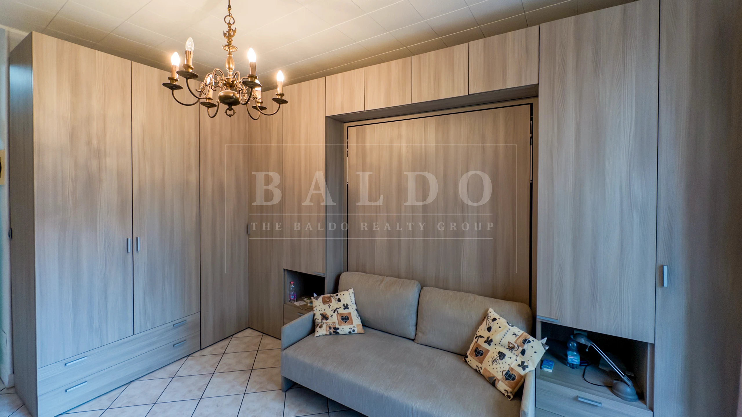 ПРАКТИЧНАЯ МНОГОФУНКЦИОНАЛЬНАЯ СТУДИЯ В ТИХОМ РАЙОНЕ - Photo 2