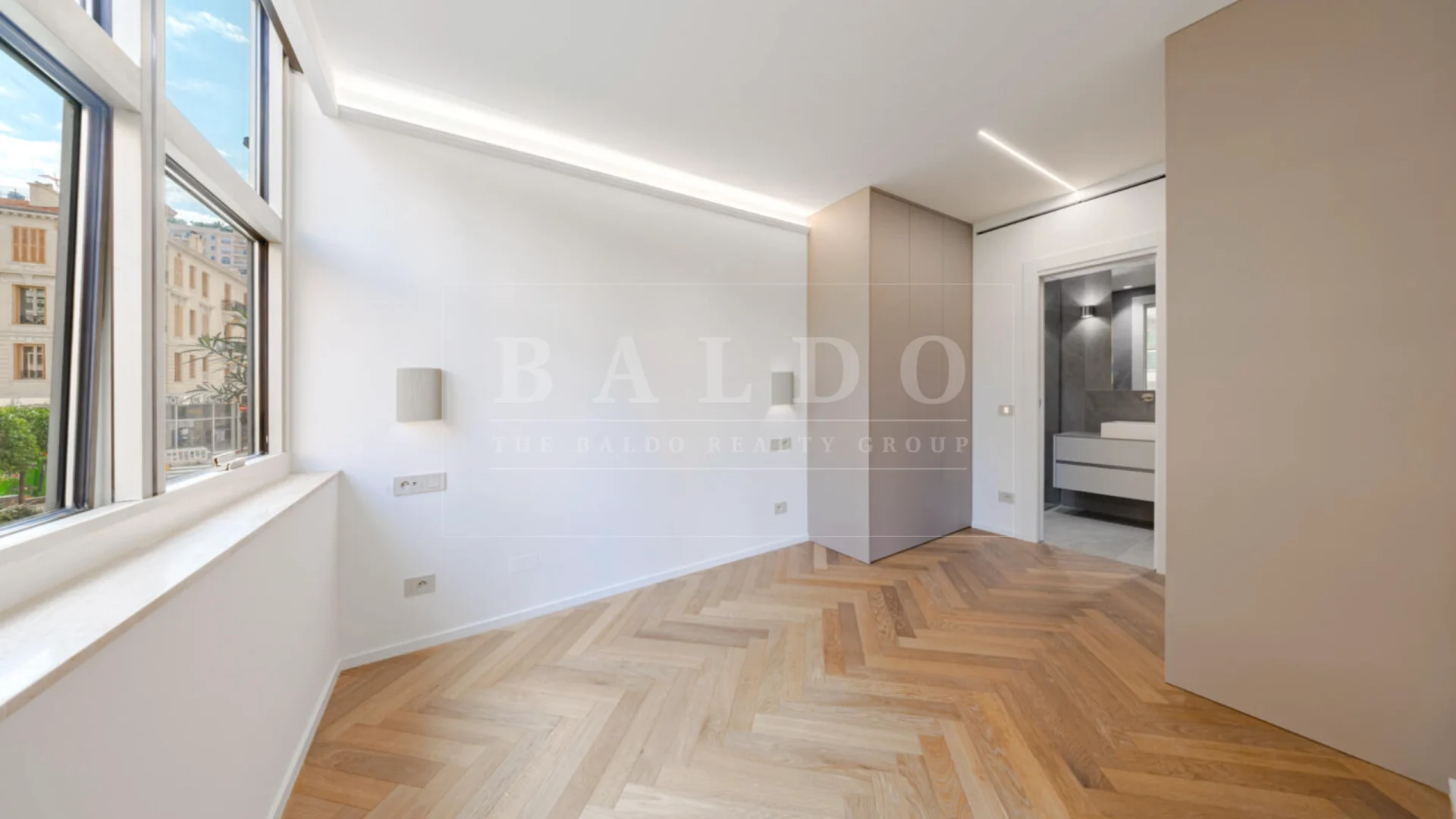 APPARTAMENTO RISTRUTTURATO CON 2 CAMERE, LOGGIA E POSTO AUTO A LA CONDAMINE