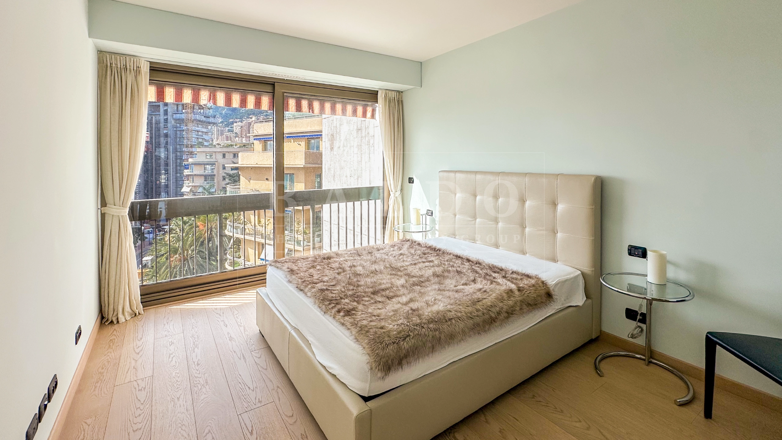 2-BEDROOM APARTMENT IN MONACO’S CARRÉ D’OR - Photo 2