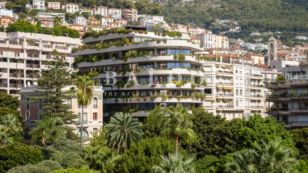 FULL FLOOR SANCTUARY ABOVE THE CASINO GARDENS