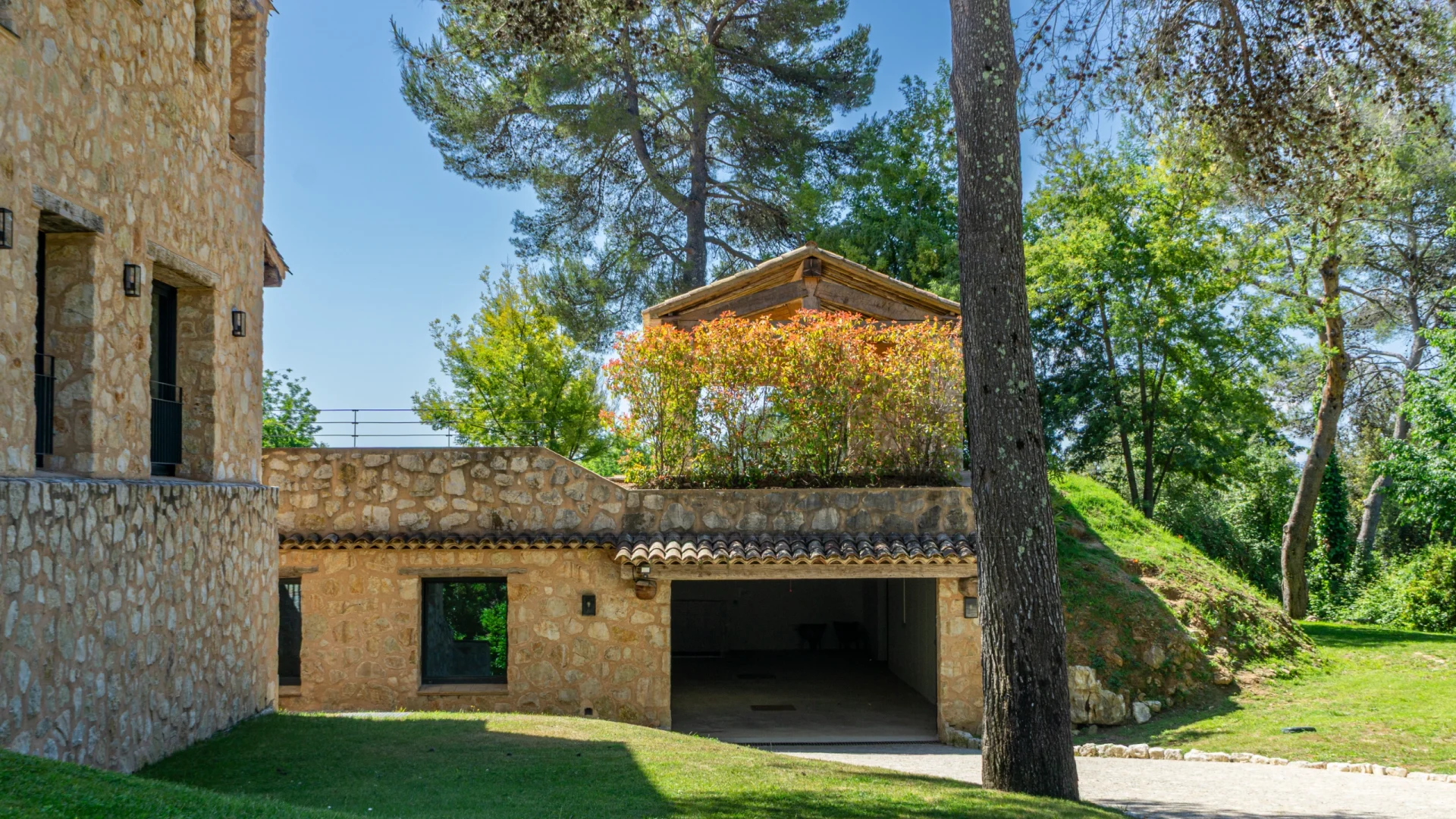 Contemporary Provençal Villa With Panoramic Sea Views