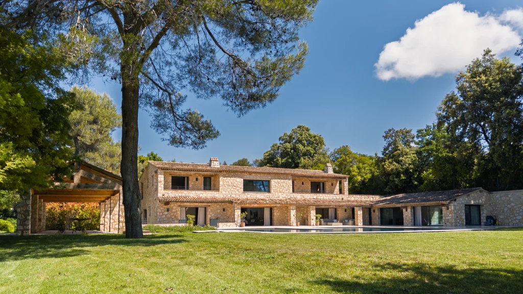 Contemporary Provençal Villa With Panoramic Sea Views