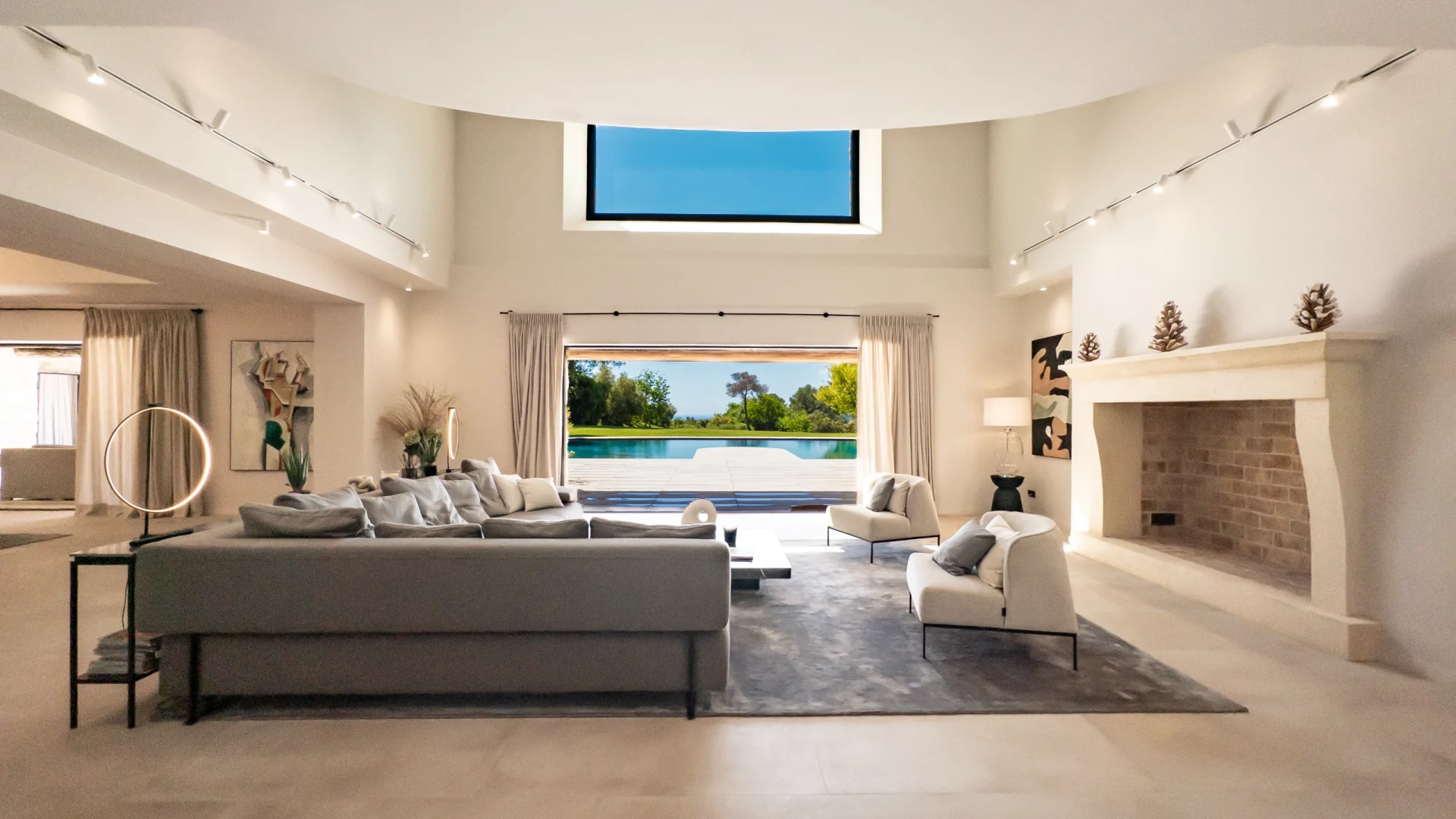 Contemporary Provençal Villa With Panoramic Sea Views