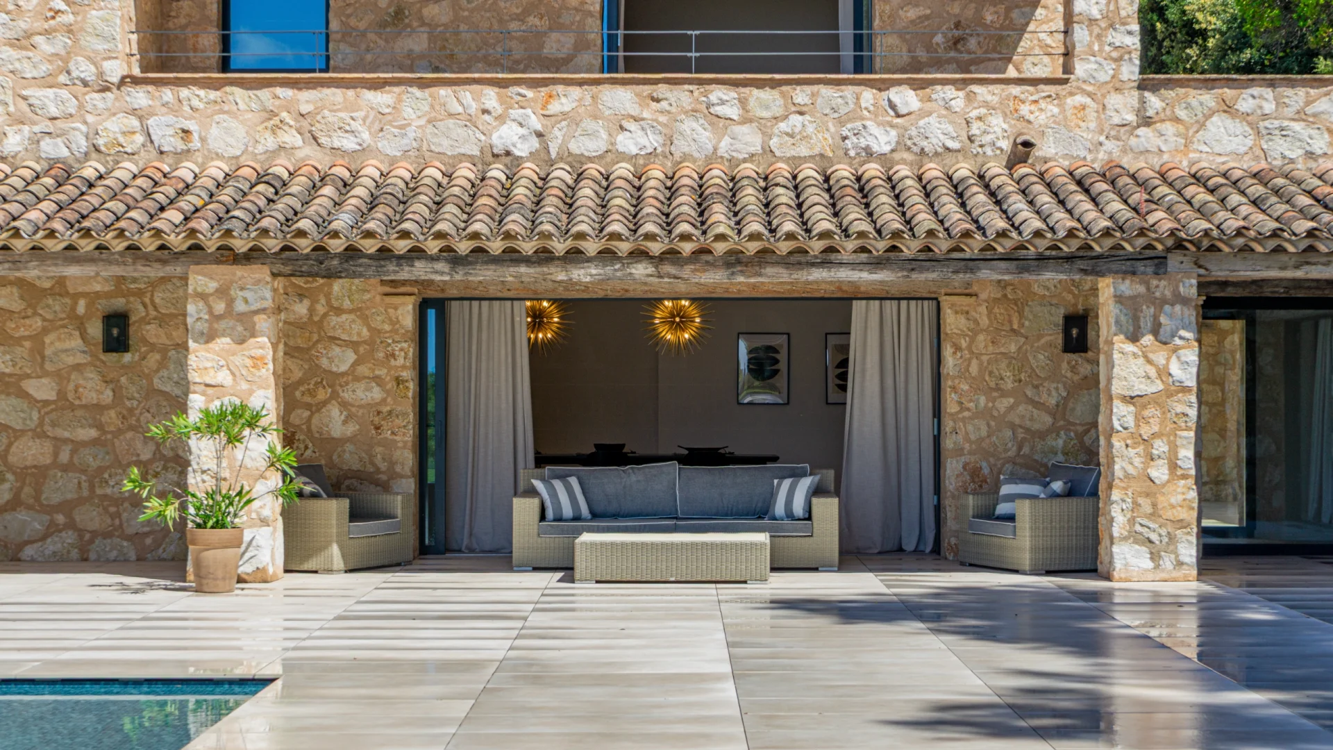 Contemporary Provençal Villa With Panoramic Sea Views