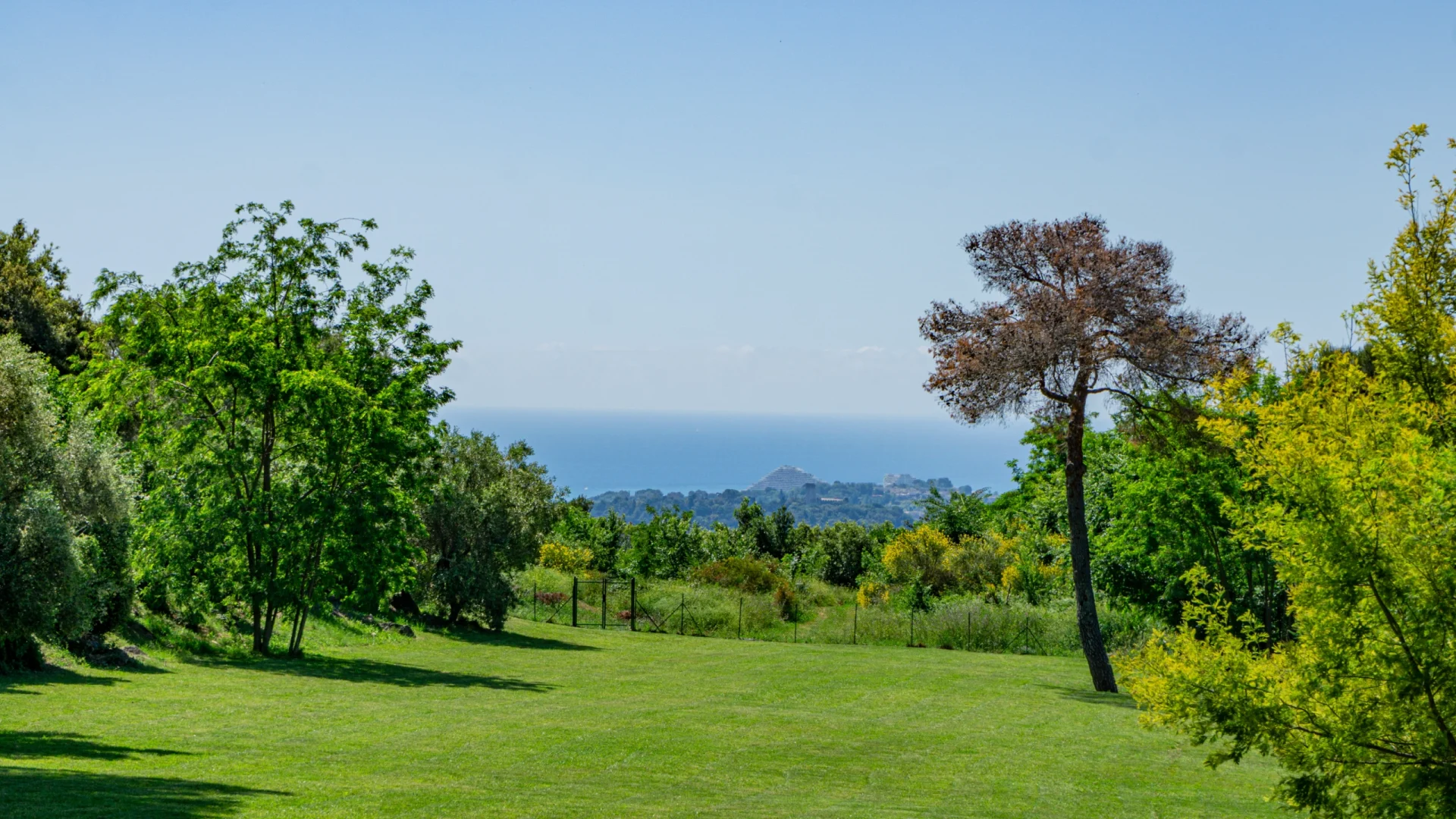 Contemporary Provençal Villa With Panoramic Sea Views