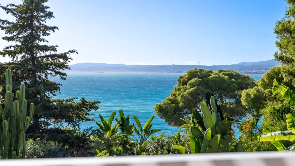 Un havre contemporain et paisible, avec une vue mer à couper le souffle