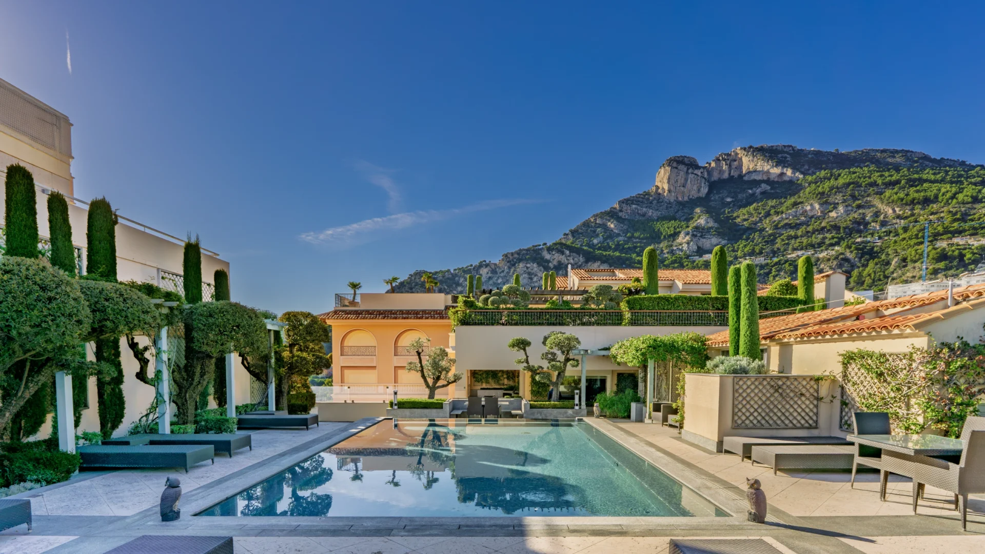 Les Terrasses du Port: una villa sospesa tra cielo e mare