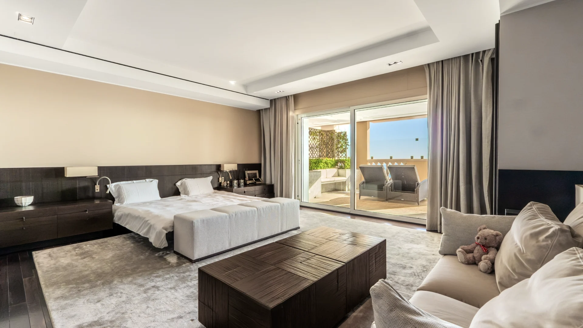 Les Terrasses du Port: una villa sospesa tra cielo e mare